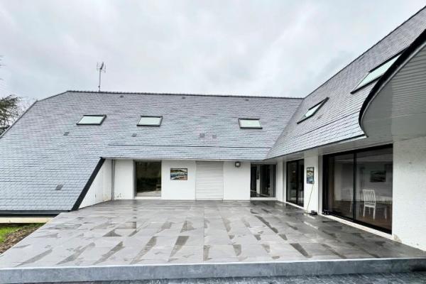 SUPERBE TERRASSE EN DALLES CERAMIQUES - SECTEUR SAINT AMAND LES EAUX