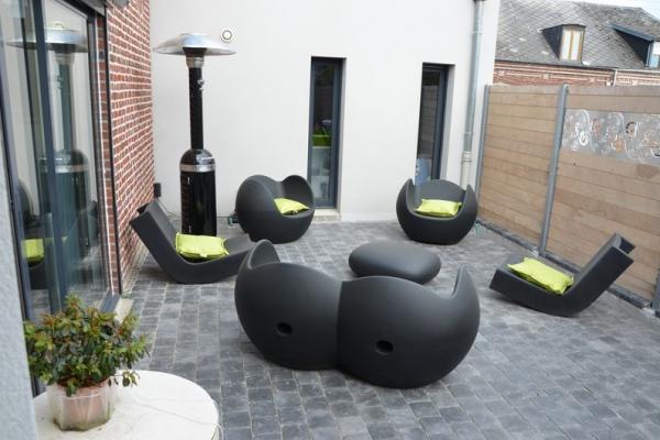 superbe Terrasse réalisée en pavés Vulcan Belgium Blue